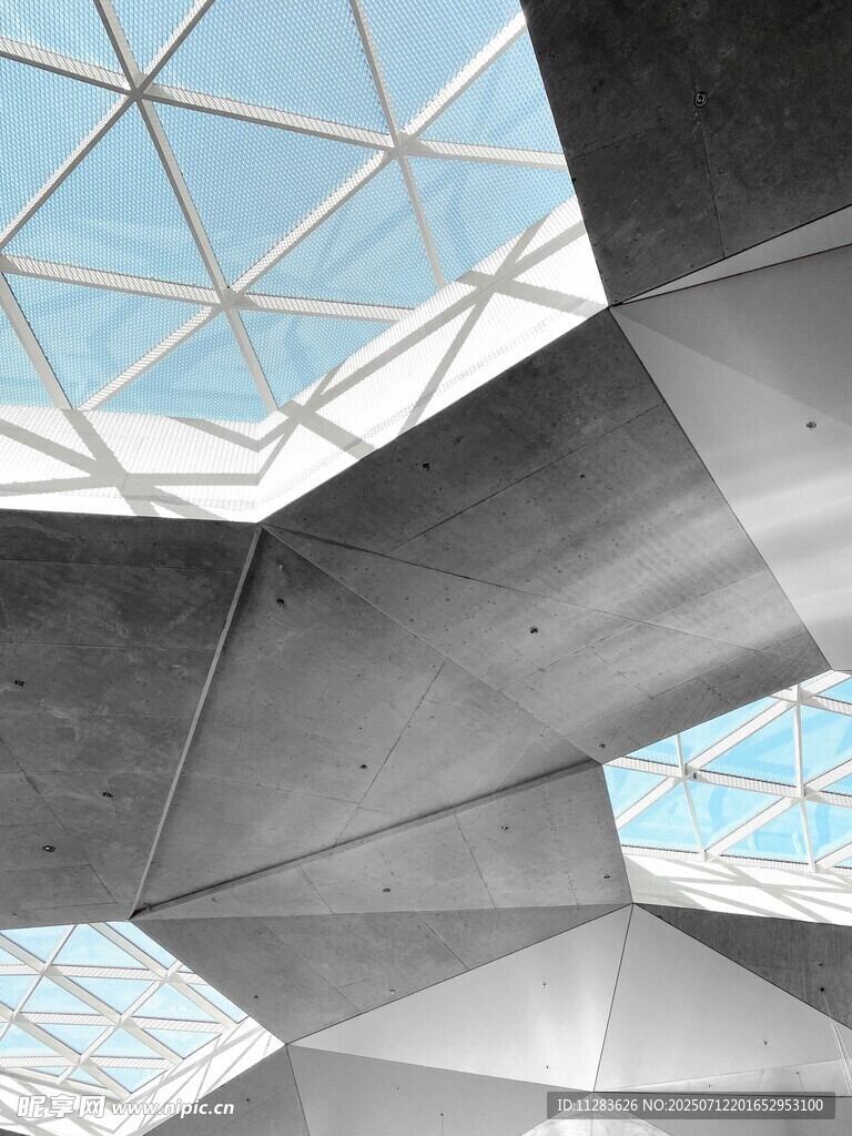 现代几何风格建筑内部景观