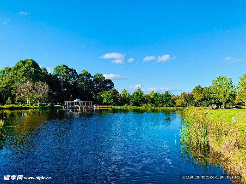 湖畔美景