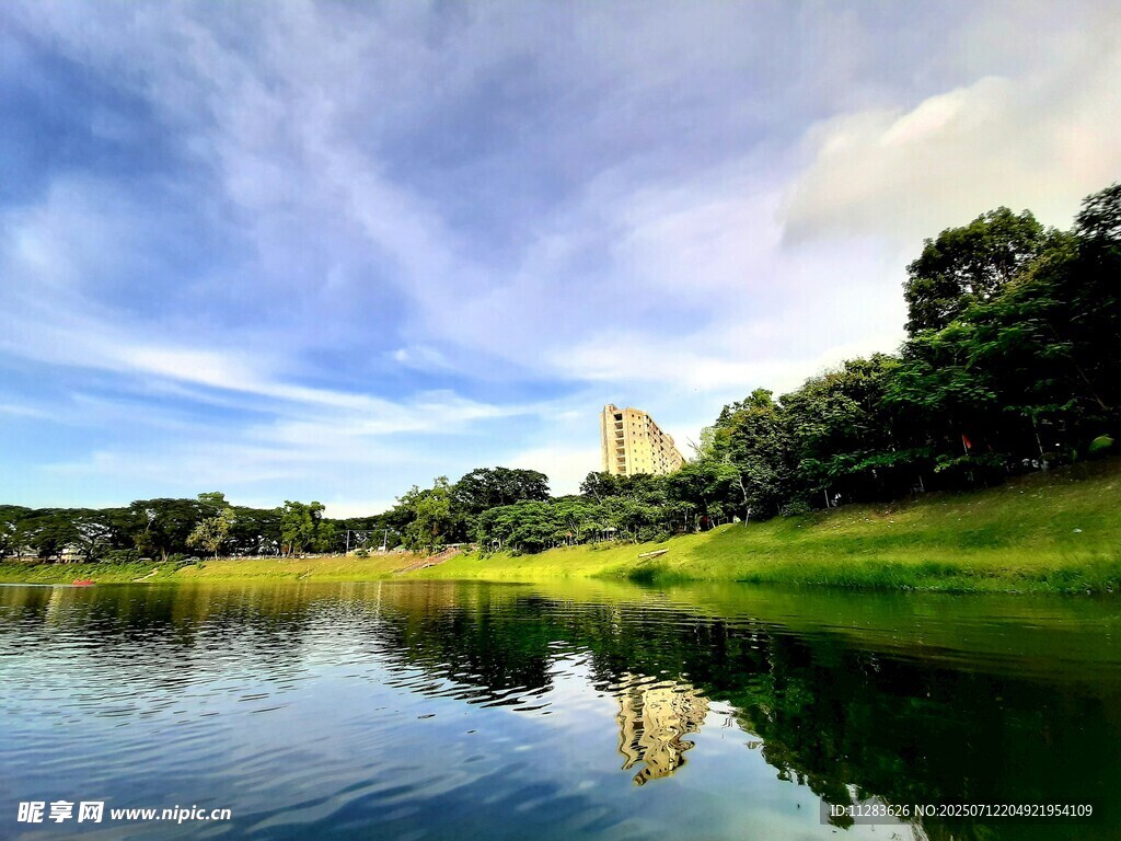 湖畔美景