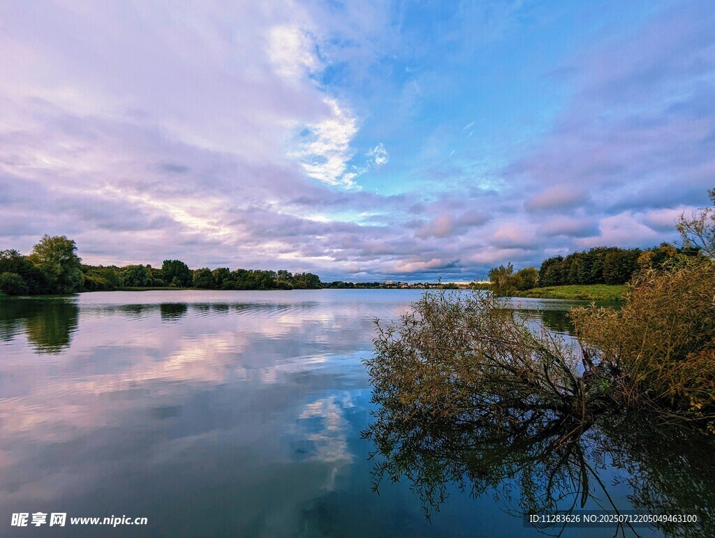 湖畔美景