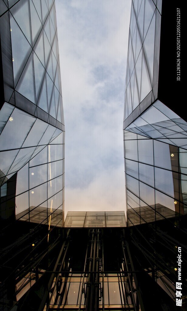 现代都市玻璃建筑景观
