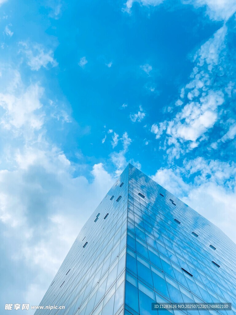 摩天大楼仰视图