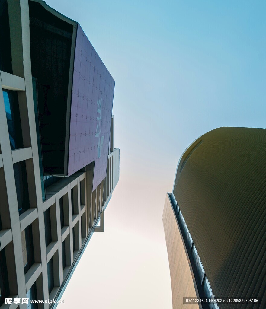 仰视城市现代建筑景观