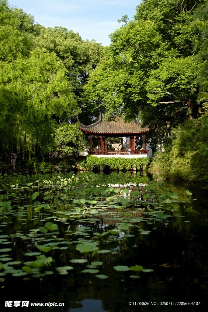 湖畔古亭