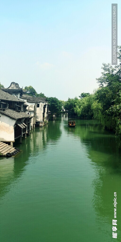 江南水乡河道风景图