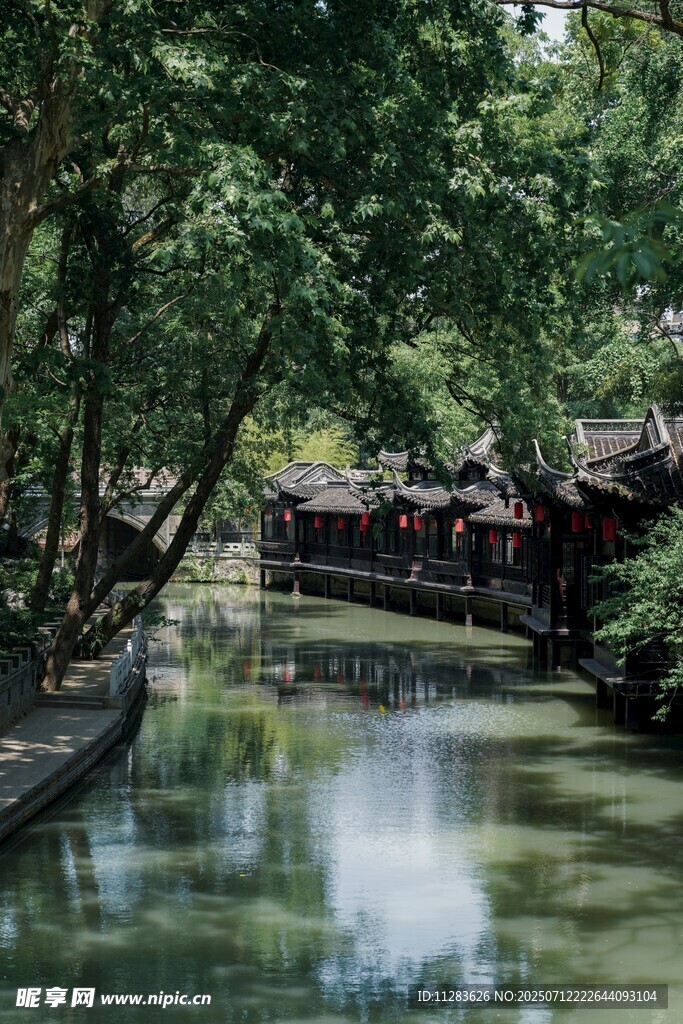 江南水乡河畔古朴景致