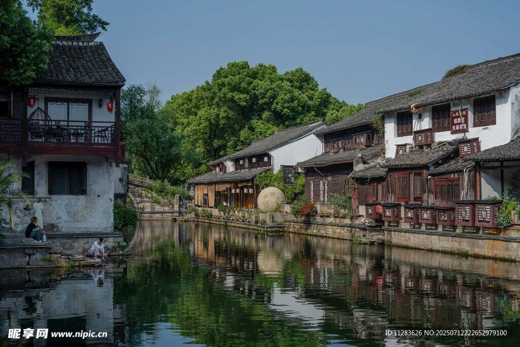 江南水乡古宅临水美景