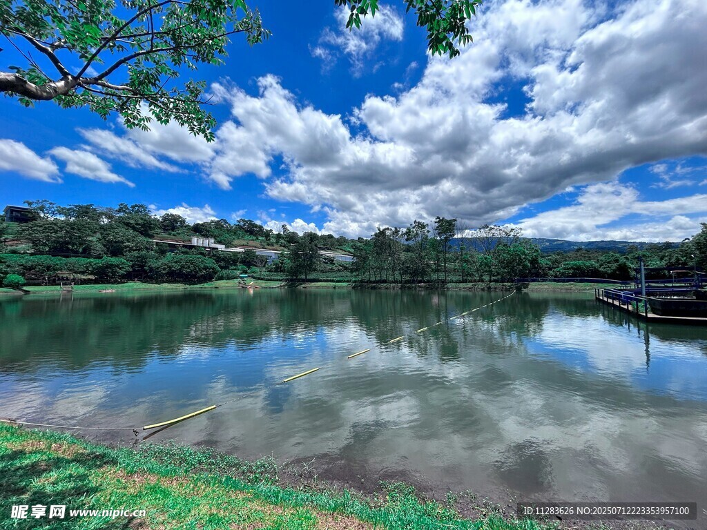 湖畔美景