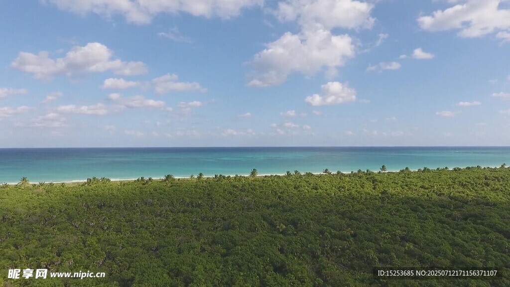碧海蓝天绿野的美丽景致