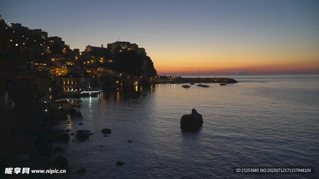 黄昏海滨美景