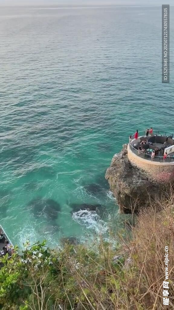 悬崖边的绝美海景