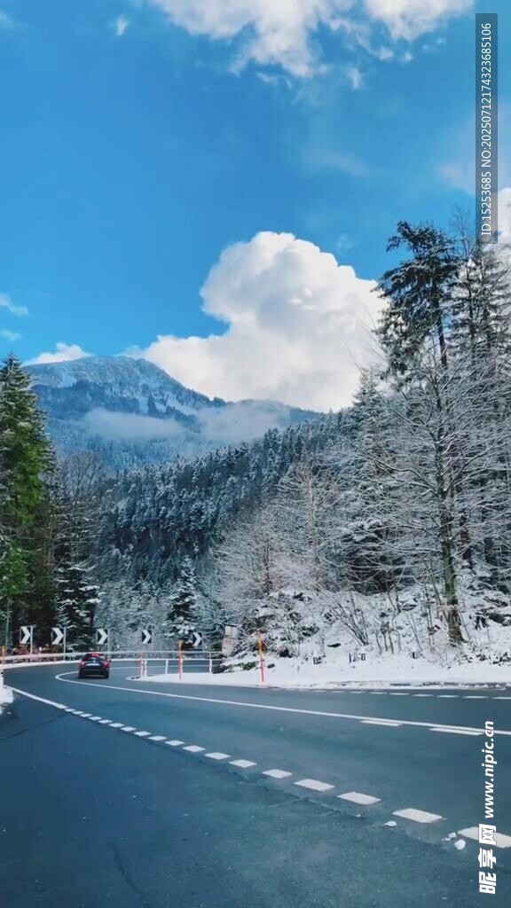 冬日雪景公路山林覆雪