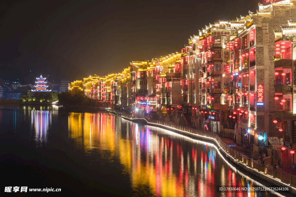 贵州镇远古城夜景