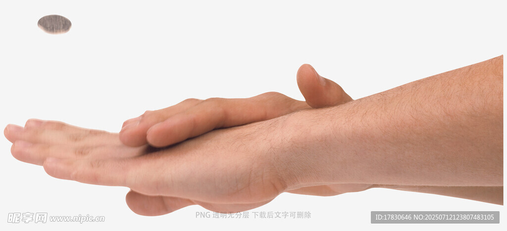 双手轻柔相触的温馨瞬间