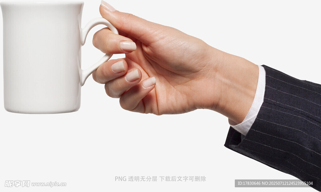 手托白色马克杯特写