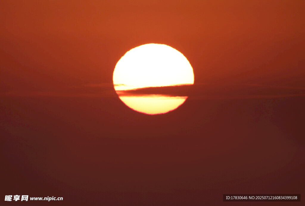 夕阳西下的壮丽景象