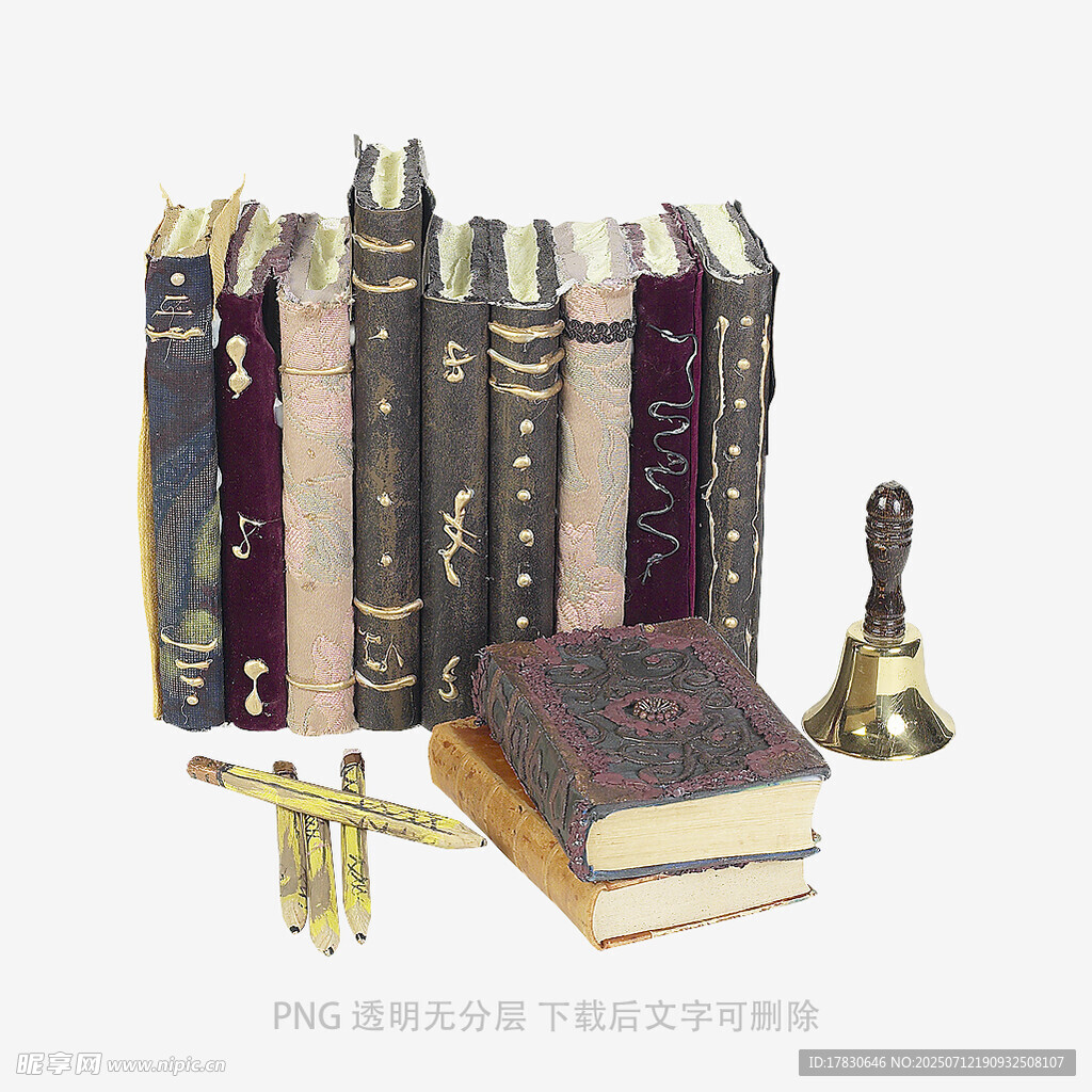 复古书籍与黄铜文具摆件