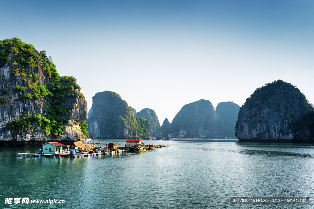 美丽下龙湾的山水风光