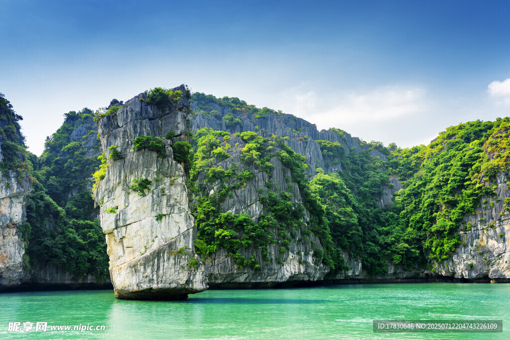 越南下龙湾美丽山水风光
