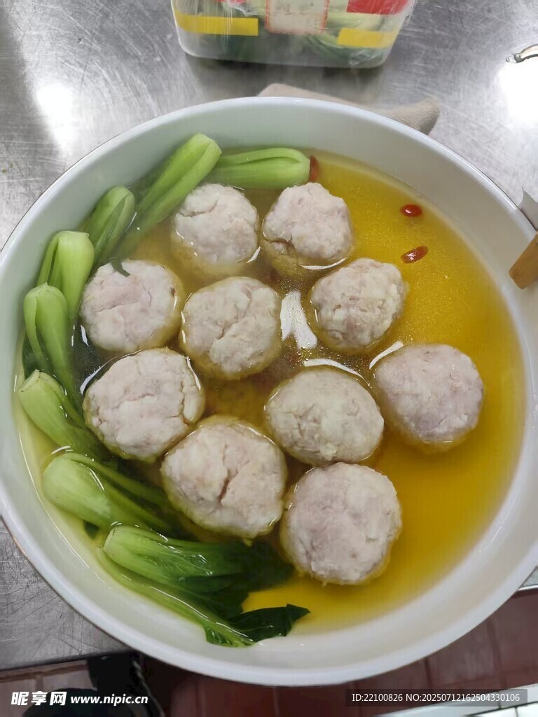 扬州蟹粉狮子头 青菜肉丸汤