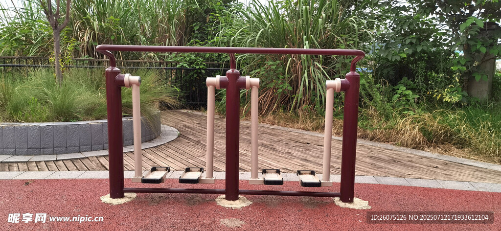 户外健身器材之跑步机
