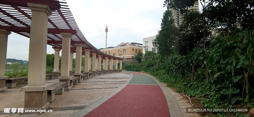 户外红色步道与廊架景观