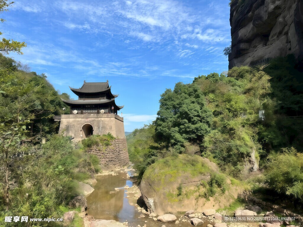 山林中的古朴楼阁