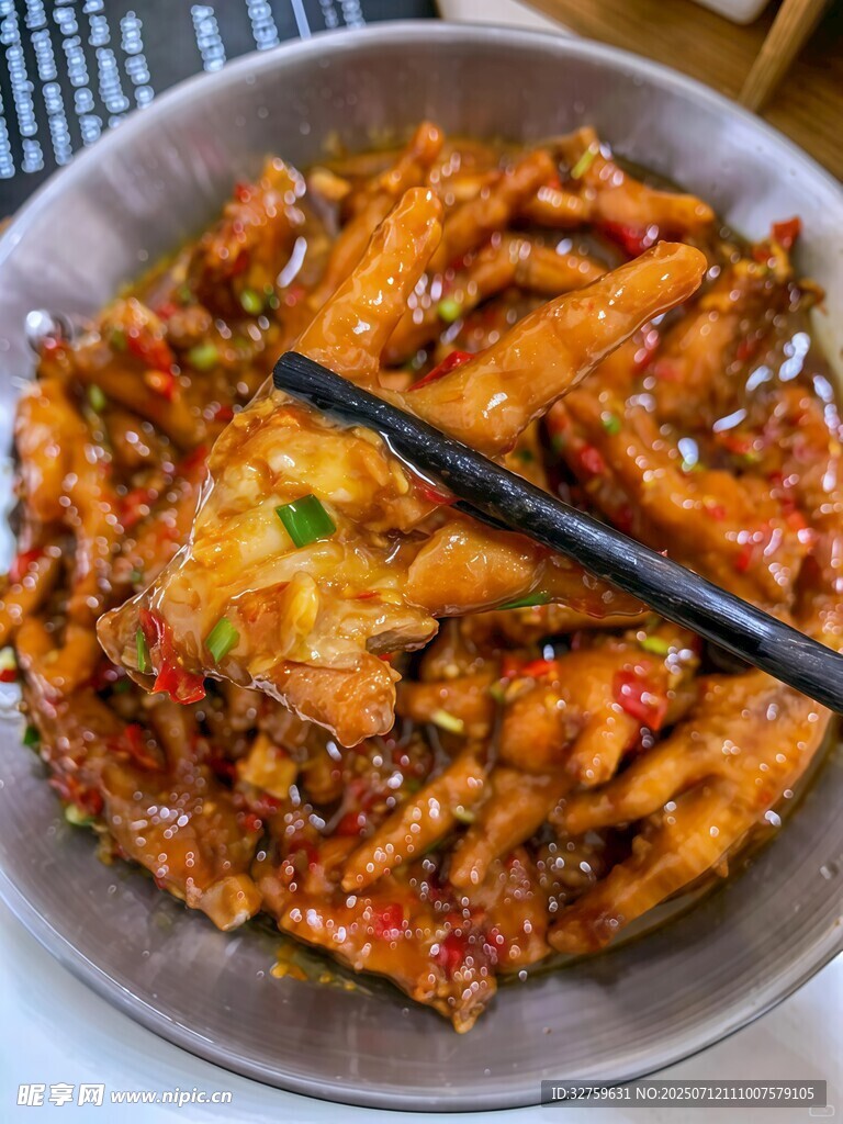美味香辣鸡爪