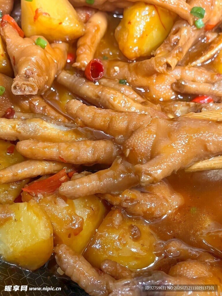 美味香辣鸡爪煲
