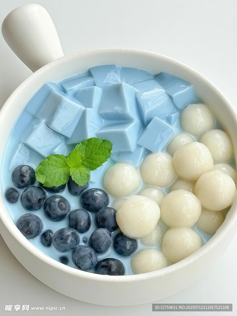 蓝莓白玉丸子甜品