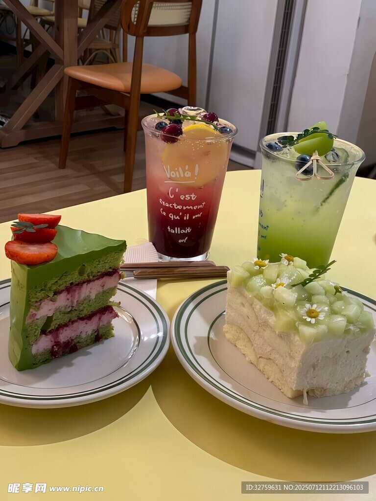 美味甜点与特色饮品组合