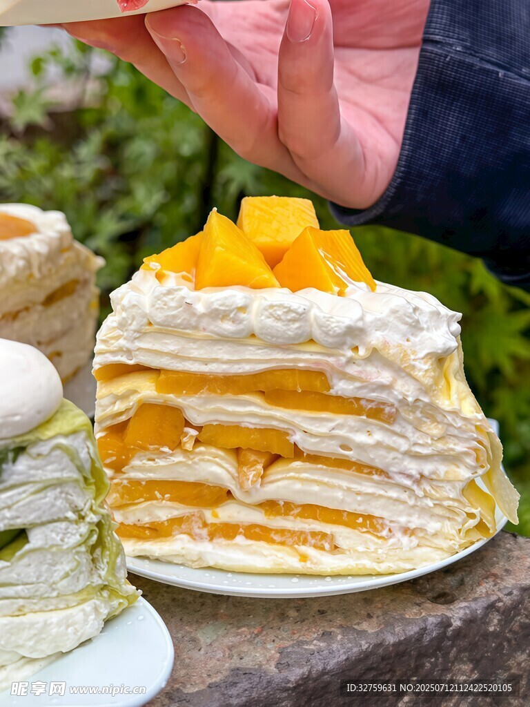 美味芒果千层蛋糕特写