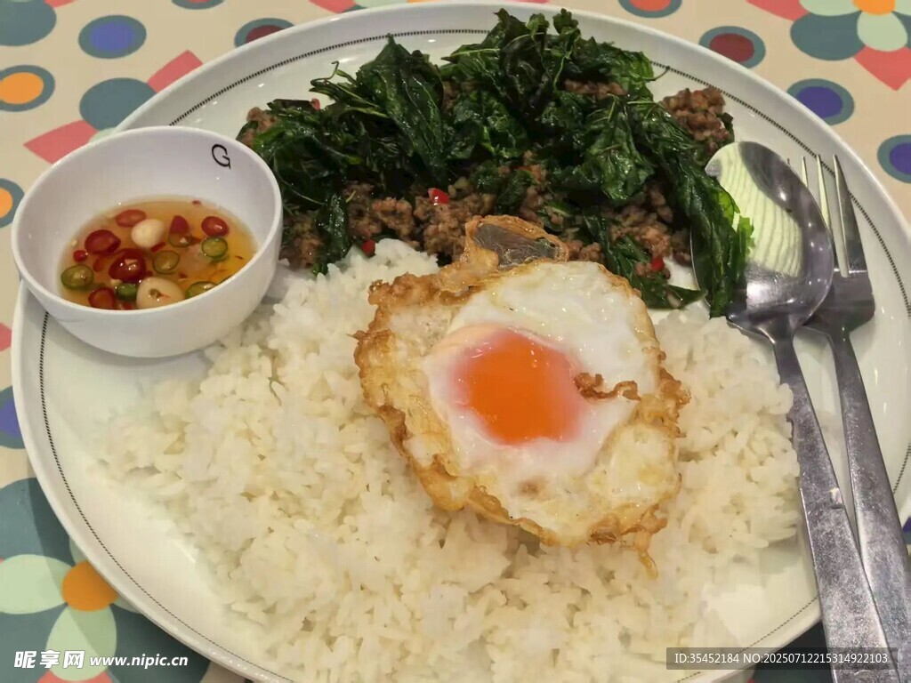 煎蛋盖饭