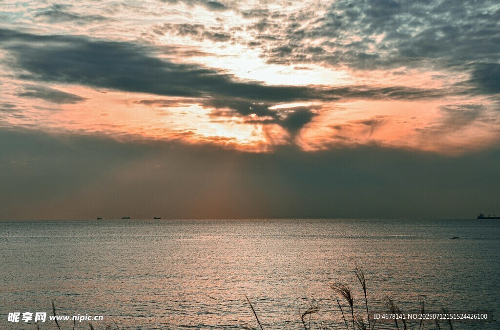 海上日落美景