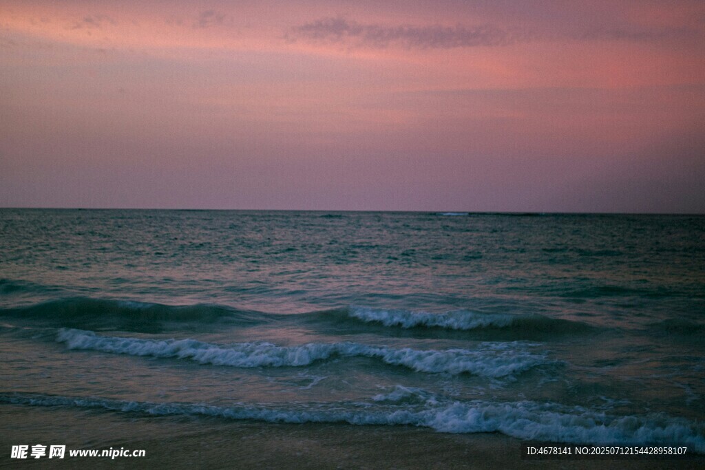 海边浪漫黄昏海浪美景