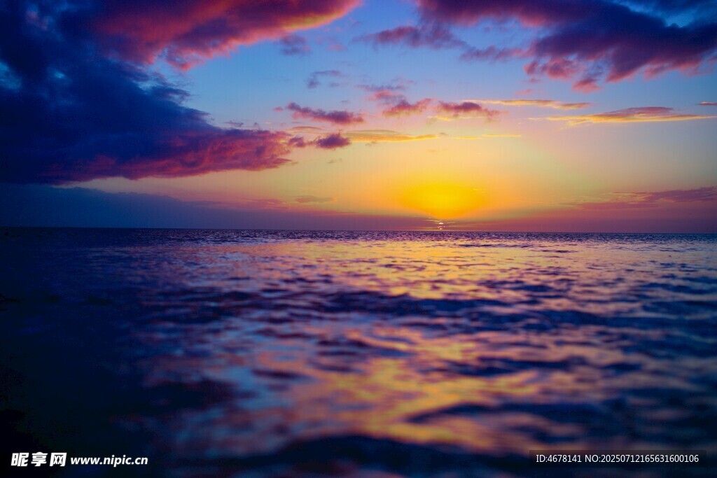 海上绝美日落景观