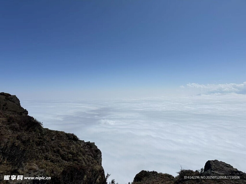 高山云海壮丽景观