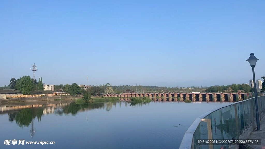 河畔长桥风景