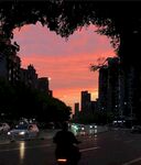 城市黄昏骑行美景