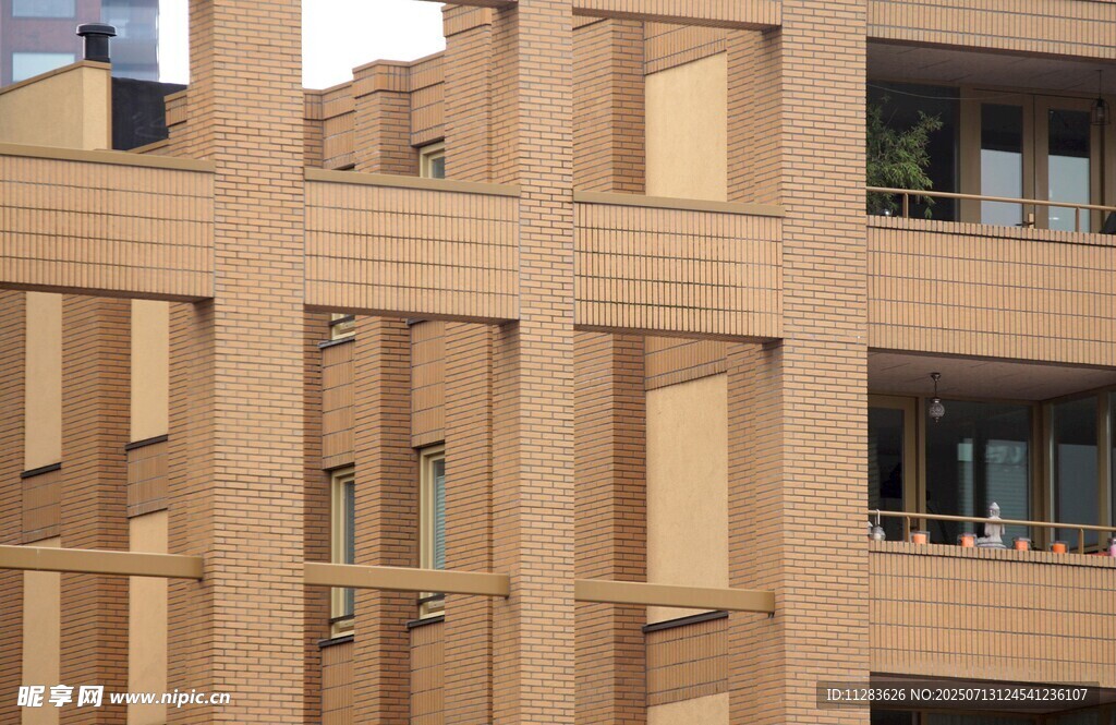 现代风格多层建筑外观