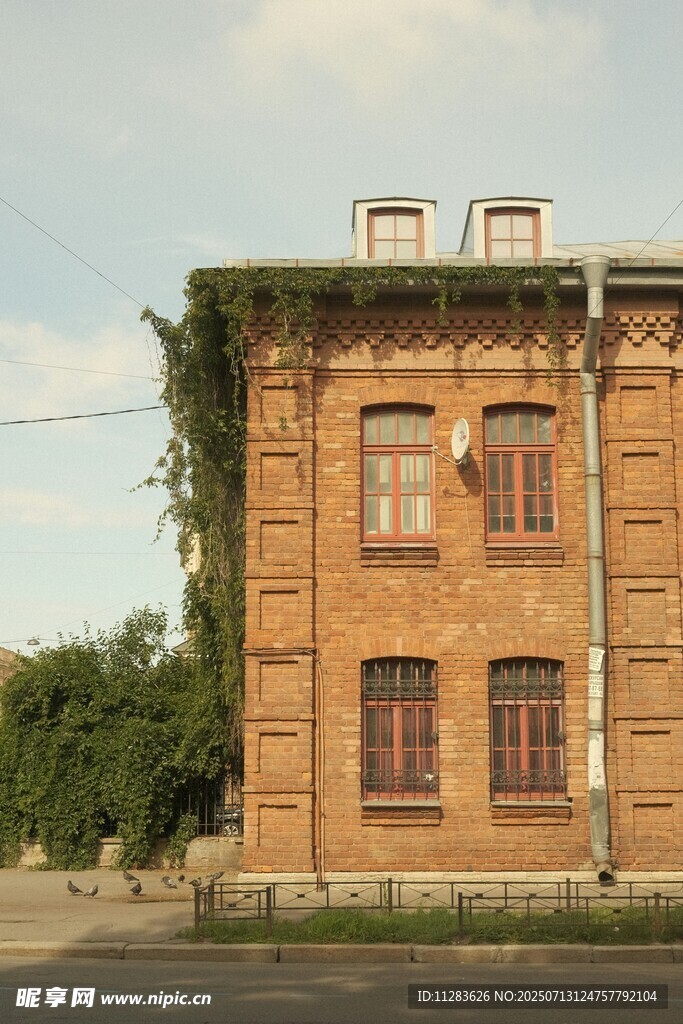 复古红砖建筑外观