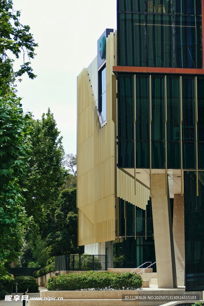 现代风格独特建筑外观