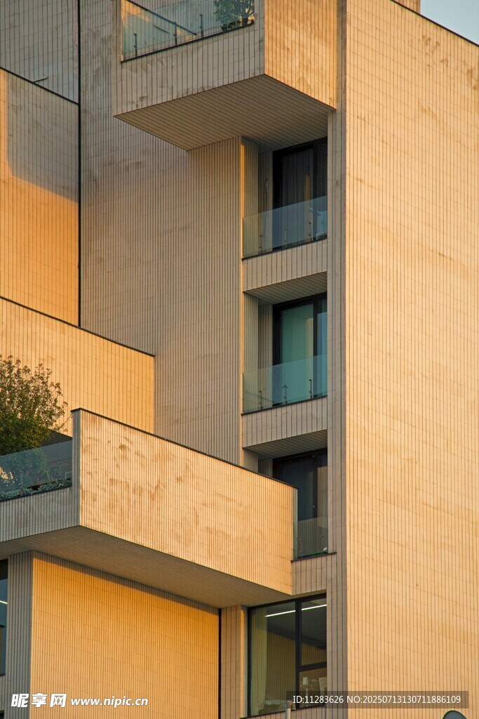 现代风格多层建筑外观