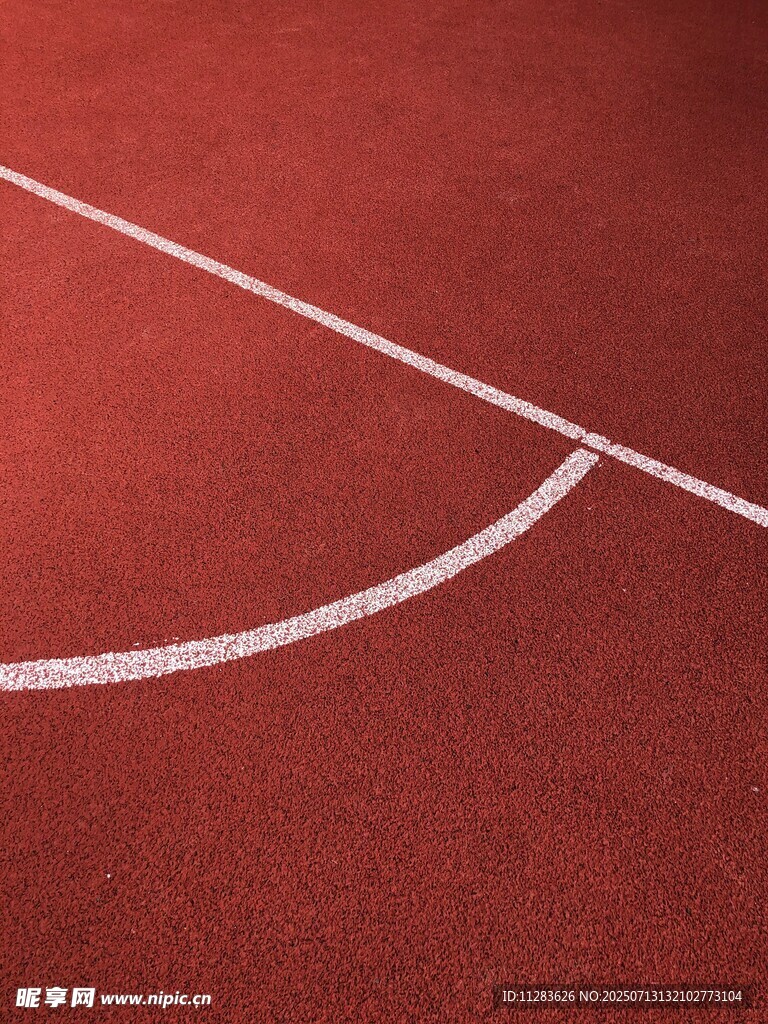 红色跑道局部特写
