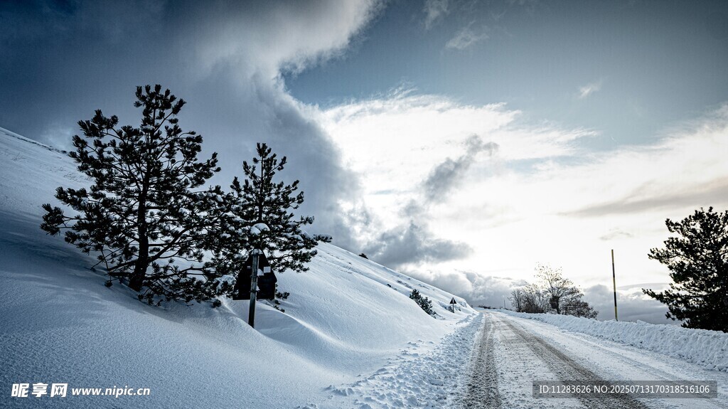 冬日雪路