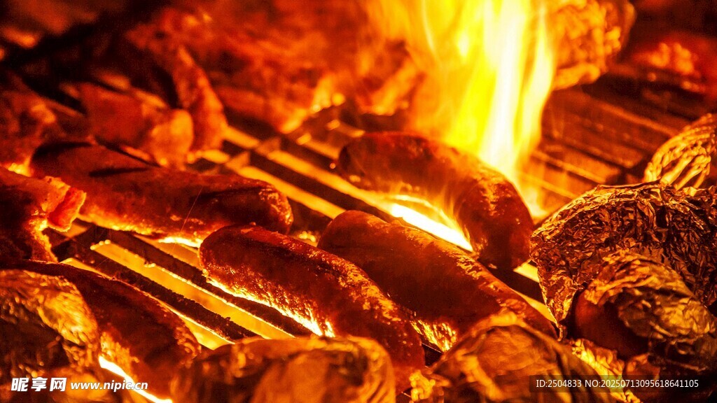 炭火上的美味烤肉