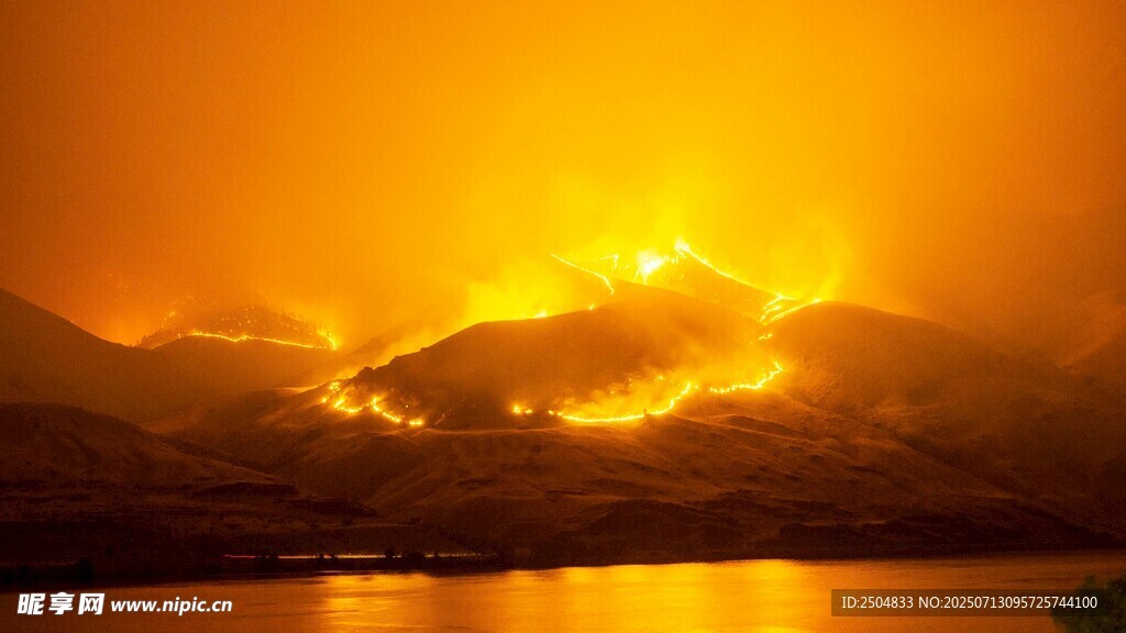 壮丽火山喷发景观