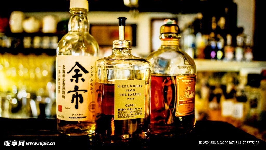 酒吧中的特色金酒陈列