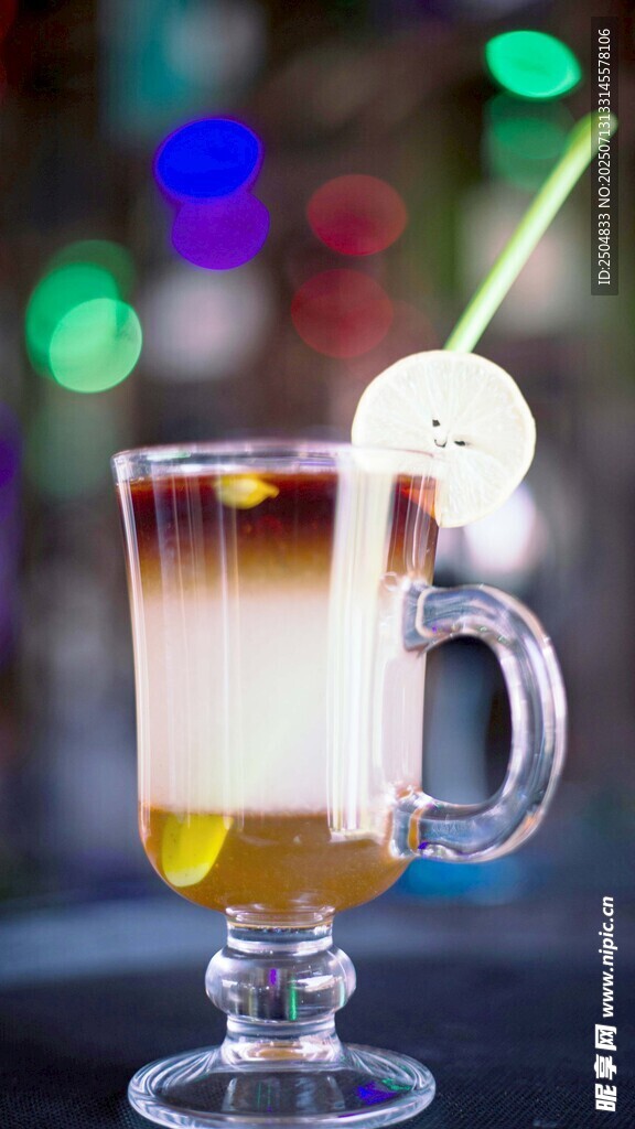 多彩分层鸡尾酒