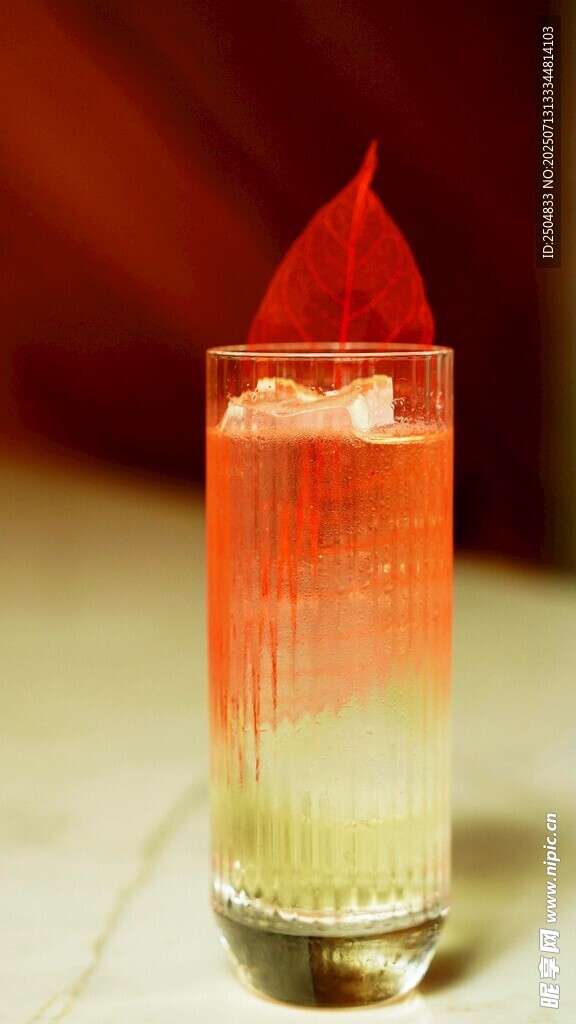 渐变色彩火焰鸡尾酒